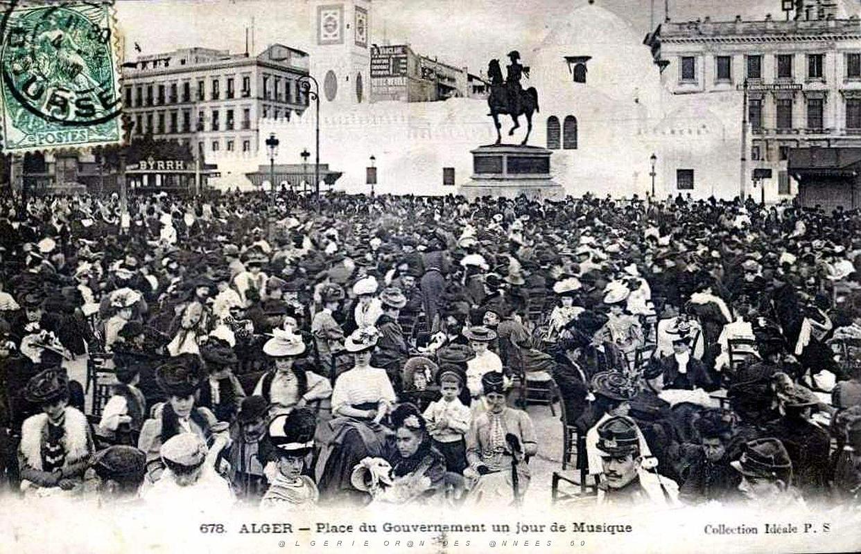 2191- Alger - Place du Gouvernement - Jour de Musique.jpg
